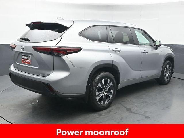 used 2024 Toyota Highlander car, priced at $41,998