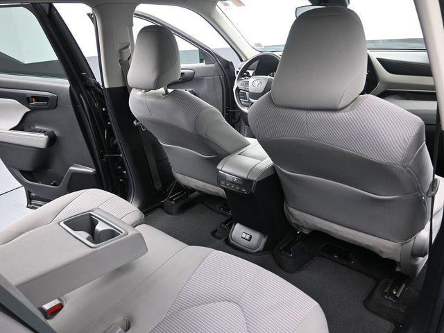 used 2022 Toyota Highlander car, priced at $26,998