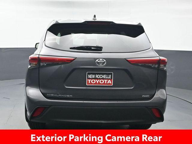 used 2022 Toyota Highlander car, priced at $26,998