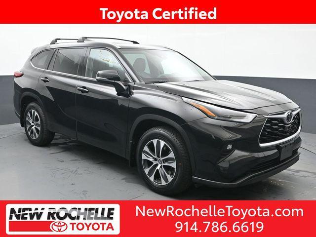 used 2022 Toyota Highlander car, priced at $36,486