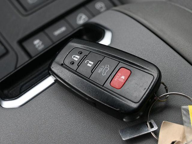 used 2022 Toyota Highlander car, priced at $31,718