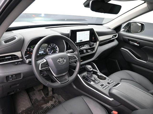used 2024 Toyota Highlander car, priced at $43,873