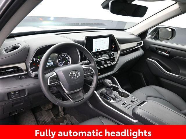 used 2024 Toyota Highlander car, priced at $42,656