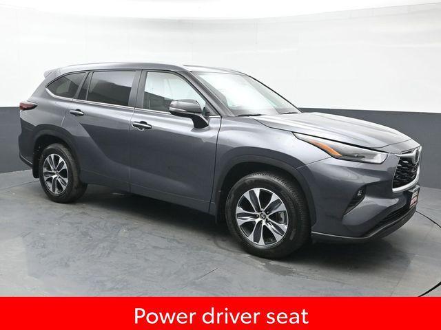 used 2025 Toyota Highlander car, priced at $46,429
