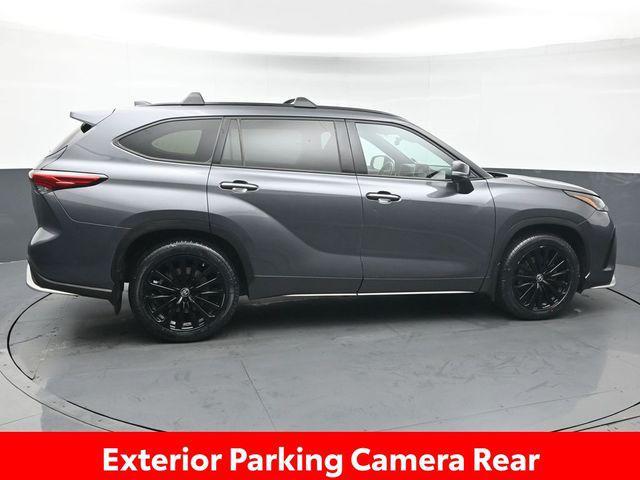 used 2023 Toyota Highlander car, priced at $39,400