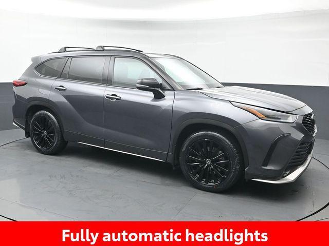 used 2023 Toyota Highlander car, priced at $39,400