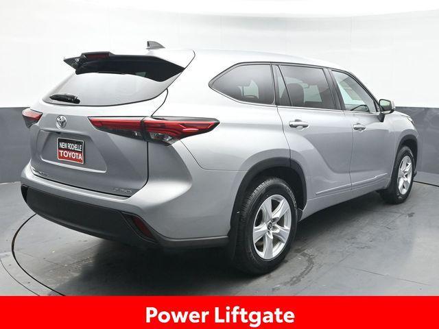 used 2022 Toyota Highlander car, priced at $32,639