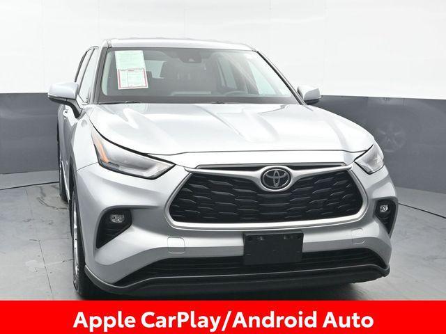 used 2022 Toyota Highlander car, priced at $32,639