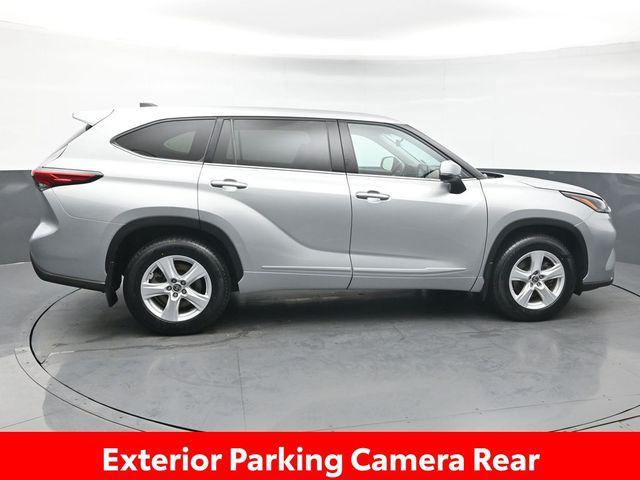 used 2022 Toyota Highlander car, priced at $32,639