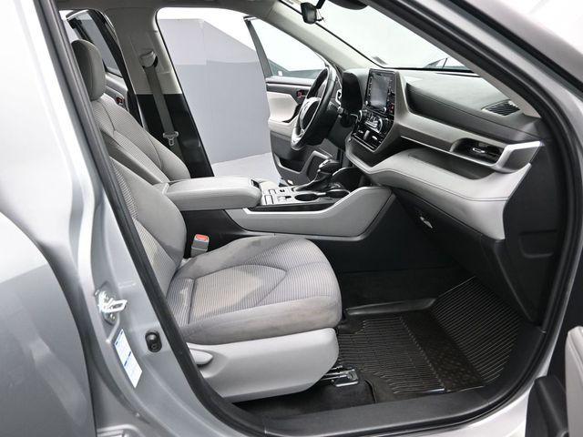 used 2022 Toyota Highlander car, priced at $32,639