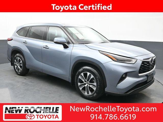 used 2021 Toyota Highlander car, priced at $35,136