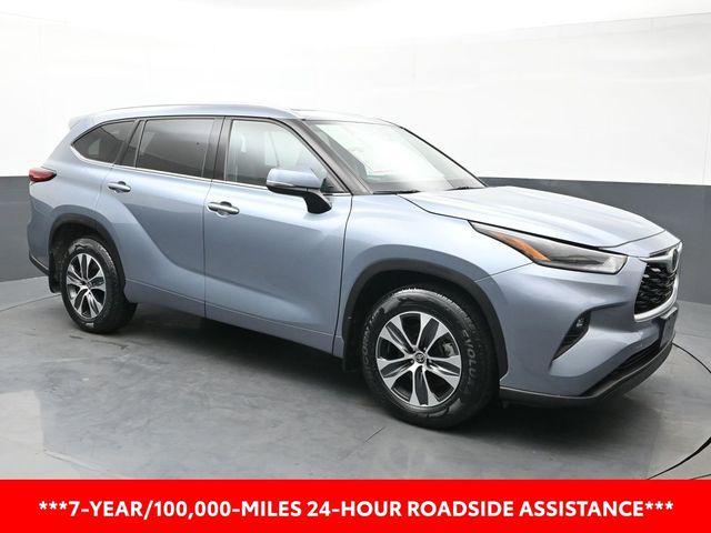 used 2021 Toyota Highlander car, priced at $35,136