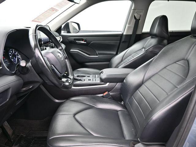 used 2021 Toyota Highlander car, priced at $35,136