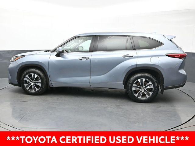 used 2021 Toyota Highlander car, priced at $35,136