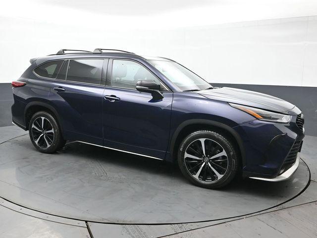 used 2021 Toyota Highlander car, priced at $32,439