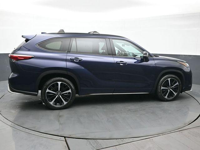 used 2021 Toyota Highlander car, priced at $32,439