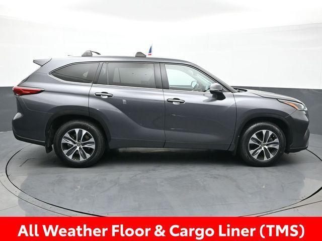 used 2021 Toyota Highlander car, priced at $33,548