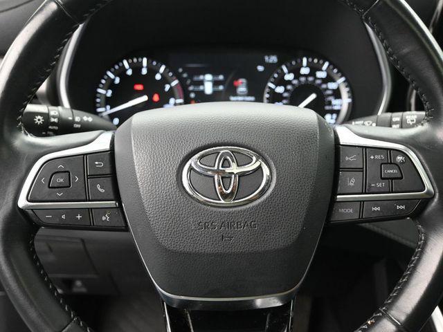 used 2021 Toyota Highlander car, priced at $33,548