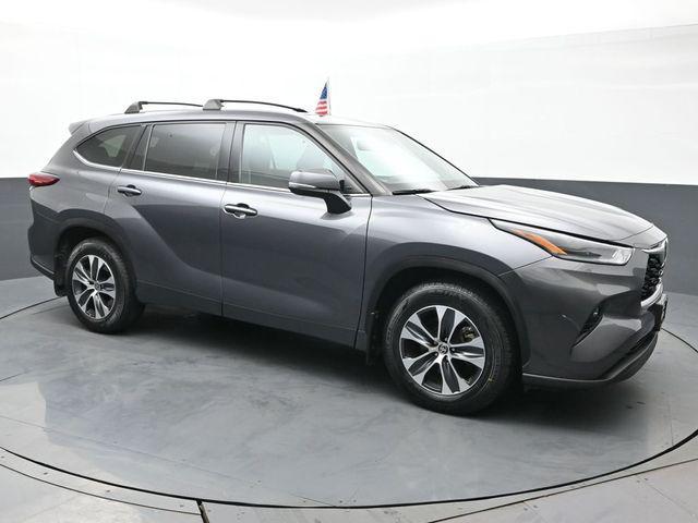 used 2021 Toyota Highlander car, priced at $33,548