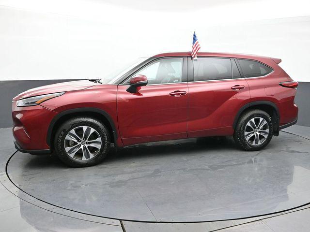 used 2021 Toyota Highlander car, priced at $33,348