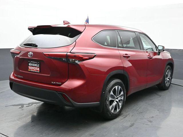 used 2021 Toyota Highlander car, priced at $33,348