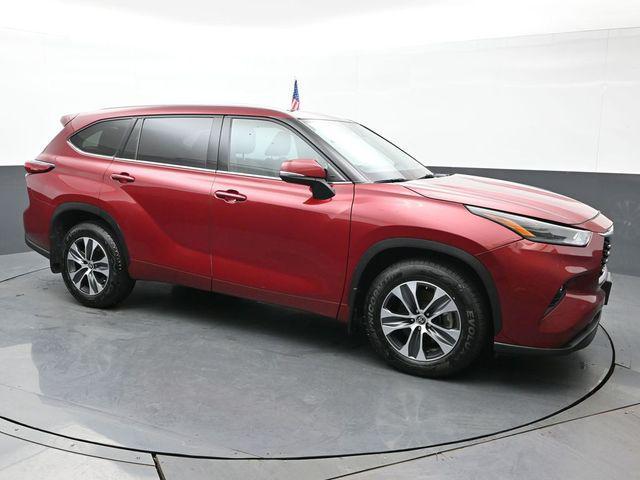 used 2021 Toyota Highlander car, priced at $33,348