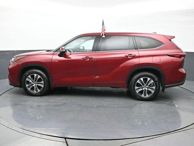 used 2021 Toyota Highlander car, priced at $33,348