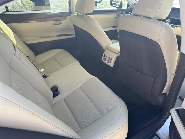 used 2016 Lexus ES 300h car, priced at $19,995