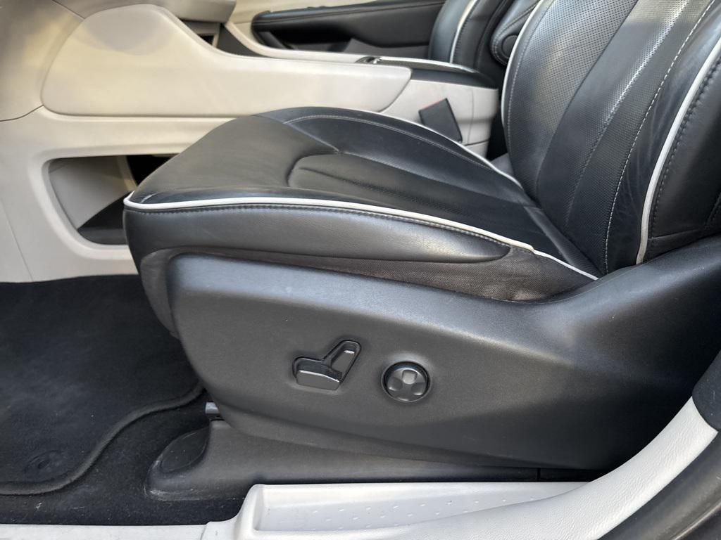 used 2022 Chrysler Pacifica Hybrid car, priced at $22,995