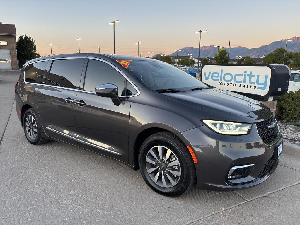 used 2022 Chrysler Pacifica Hybrid car, priced at $22,995