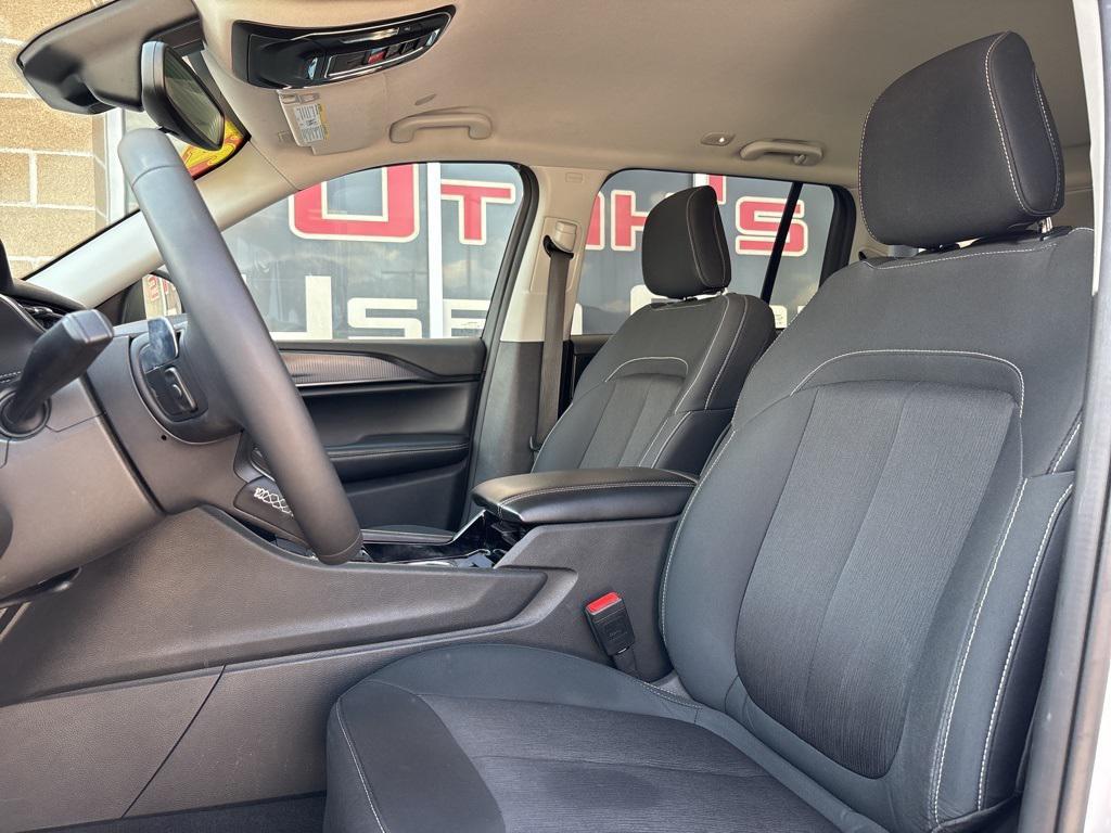 used 2023 Jeep Grand Cherokee car, priced at $23,995