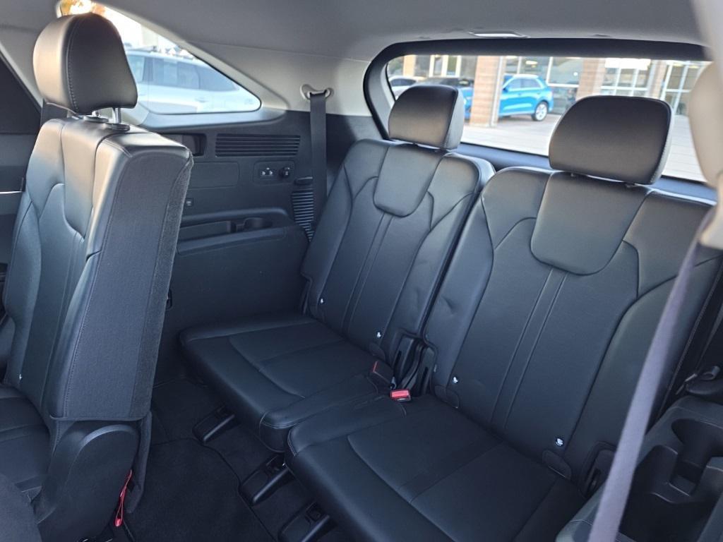 used 2024 Kia Sorento car, priced at $25,995