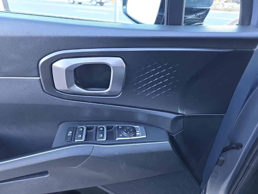 used 2024 Kia Sorento car, priced at $25,995