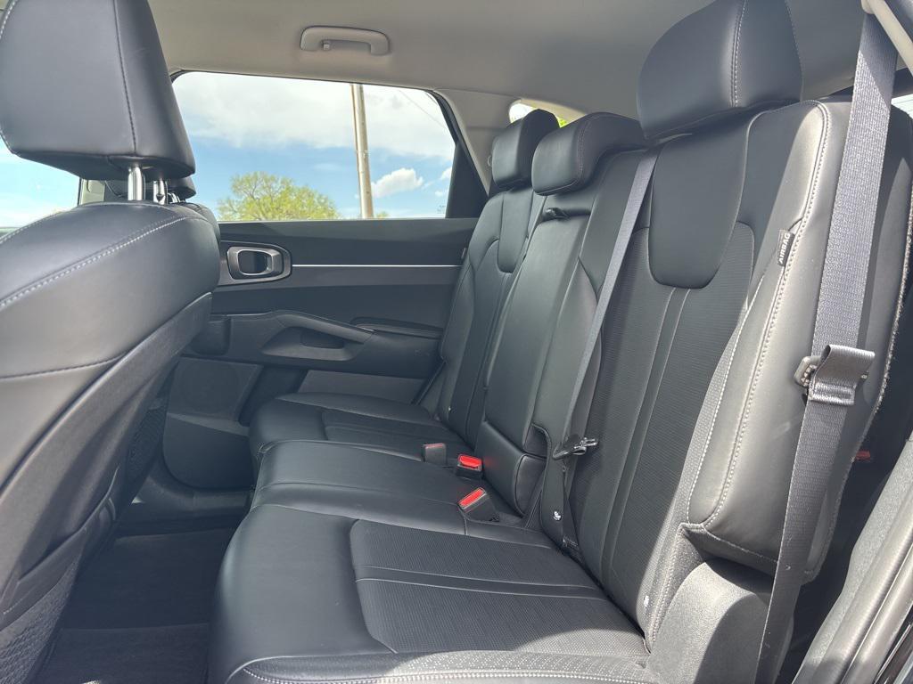 used 2024 Kia Sorento car, priced at $30,995