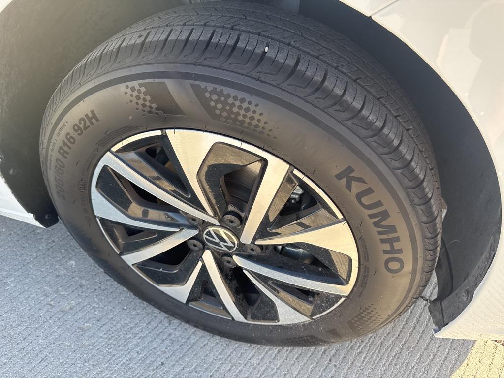 used 2024 Volkswagen Jetta car, priced at $19,995