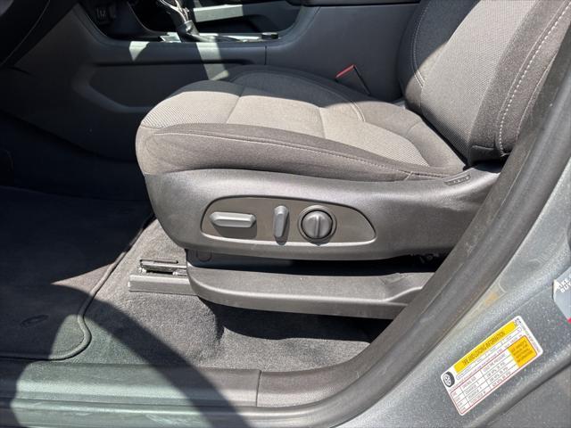 used 2023 Chevrolet Traverse car, priced at $27,995