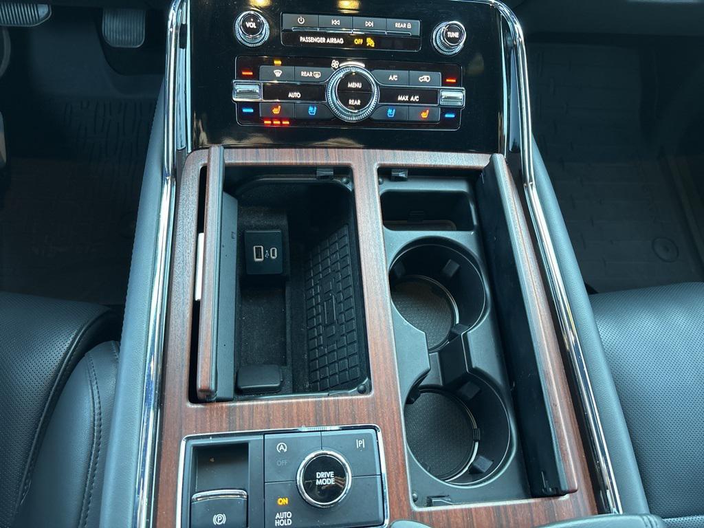 used 2024 Lincoln Navigator car, priced at $67,995