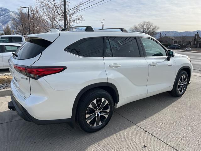 used 2020 Toyota Highlander Hybrid car, priced at $29,995