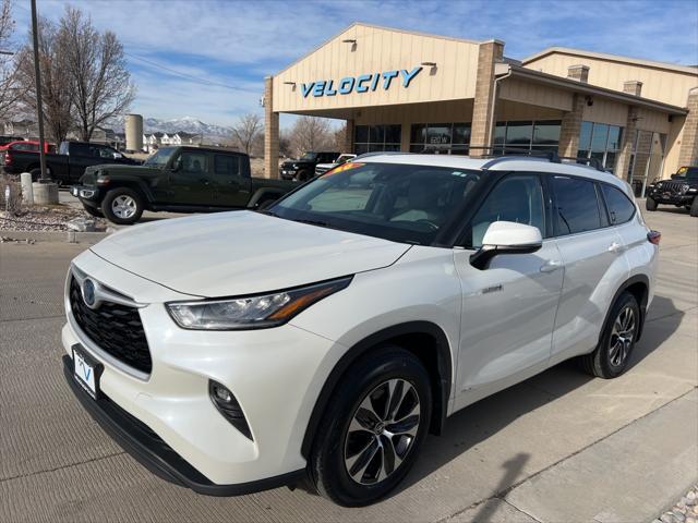 used 2020 Toyota Highlander Hybrid car, priced at $29,995