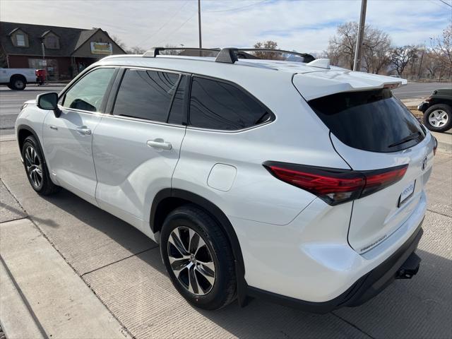 used 2020 Toyota Highlander Hybrid car, priced at $29,995