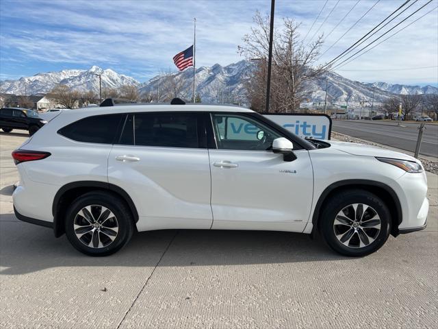 used 2020 Toyota Highlander Hybrid car, priced at $29,995