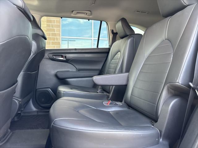 used 2020 Toyota Highlander car, priced at $29,995