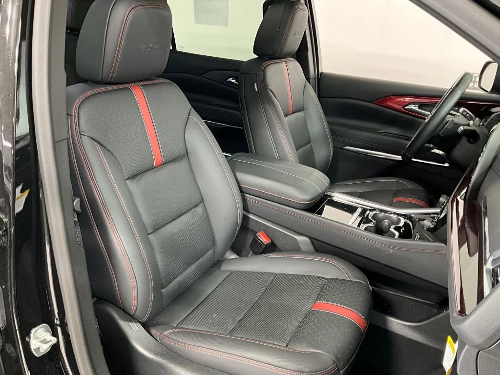 used 2024 Chevrolet Traverse car, priced at $52,900