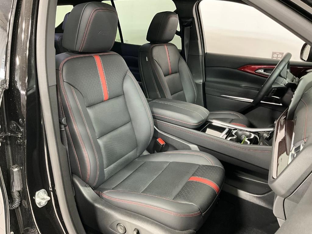 used 2024 Chevrolet Traverse car, priced at $52,900