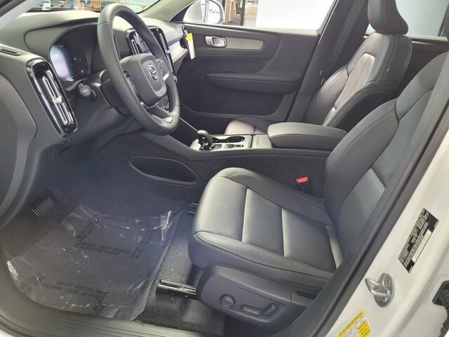new 2025 Volvo XC40 car, priced at $45,485