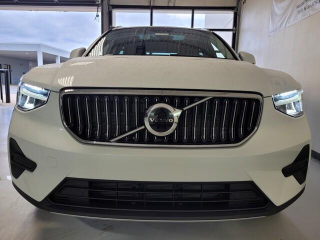 new 2025 Volvo XC40 car, priced at $45,485