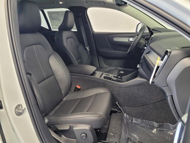 new 2025 Volvo XC40 car, priced at $45,485
