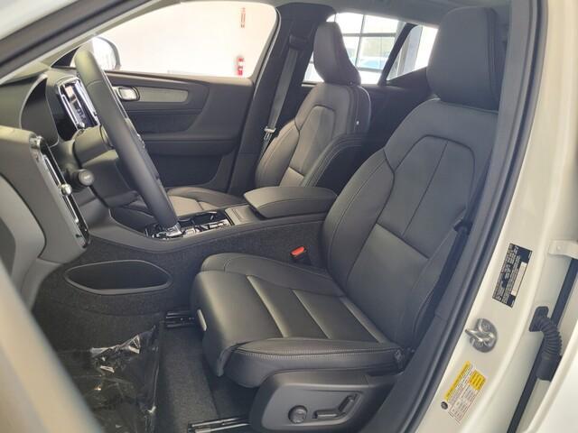 new 2025 Volvo XC40 car, priced at $51,565