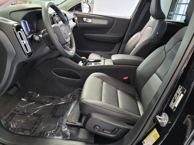 new 2025 Volvo XC40 car, priced at $45,265