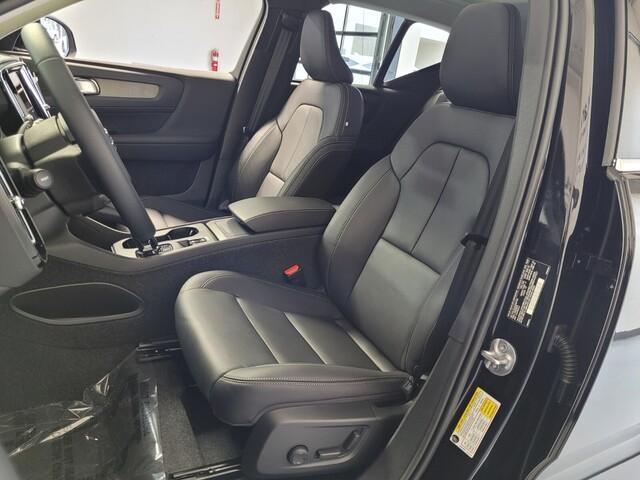 new 2025 Volvo XC40 car, priced at $45,265